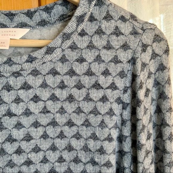 LC Lauren Conrad Bell Sleeve Long Sleeve Shirt Top Size Medium / Hearts Pattern. - Picture 9 of 17